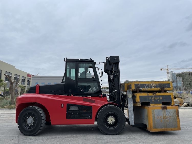 electric 15 ton forklift 1