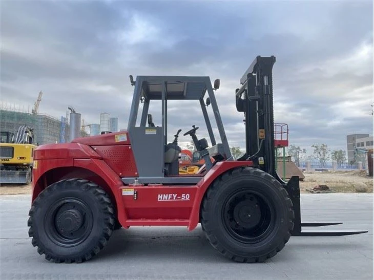 5 Ton Rough Terrain Forklift Socma Machine
