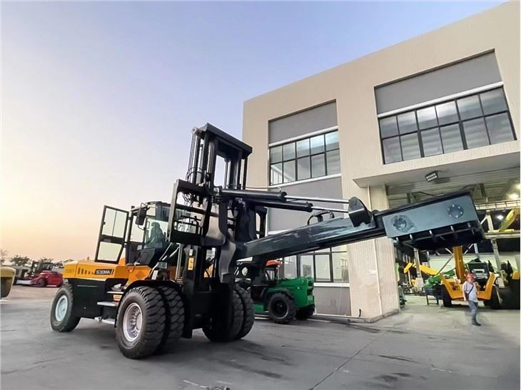 25-тонный вилочный погрузчик с прицепом